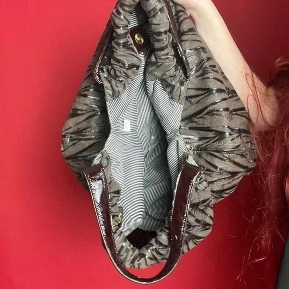 Big baggy animal print purse π€π€ββββββββββββββββββββ - Picture 3 of 4